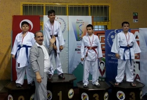 Karate Turnuvasından Dokuz Madalaya